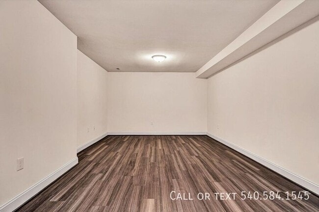 Building Photo - 6982 Linn Cove Court