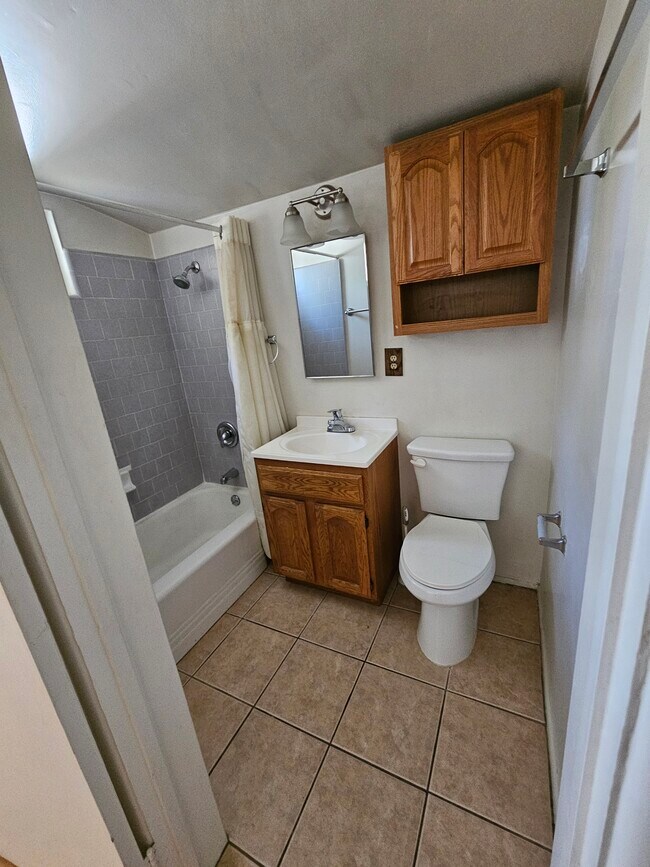 West Wing Bathroom - 3851 Oakdale St