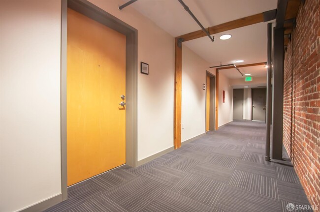 Building Photo - 650 Delancey St