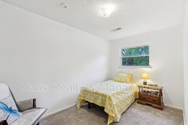 Building Photo - 144 Airport Rd