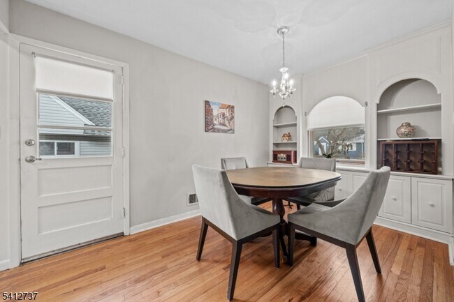 Building Photo - 784 Cherry St