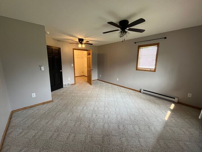 Building Photo - Beautiful 3 Bedroom Home in Alborn