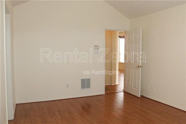 Building Photo - 830 Orian Dr