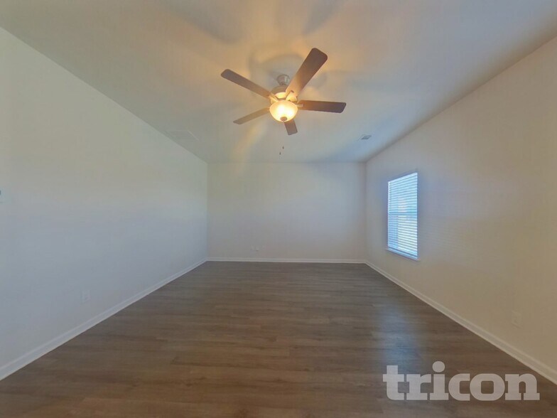 Building Photo - 823 Athens Ln