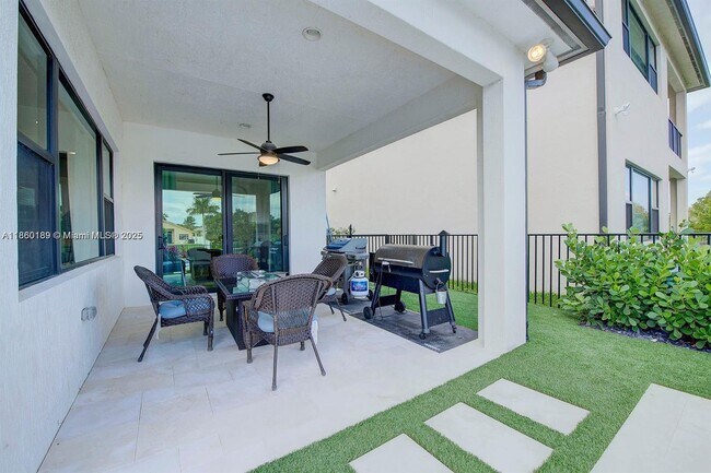 Building Photo - 11849 SW 13th Ct