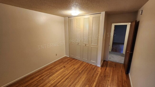 Building Photo - MCCA01