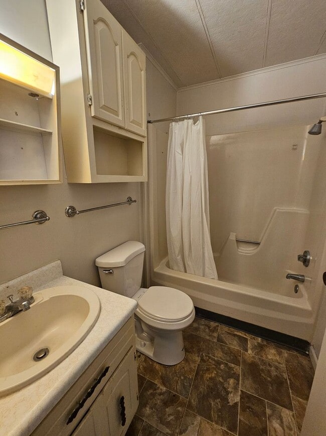 Building Photo - 108-108 NW 11th Ave