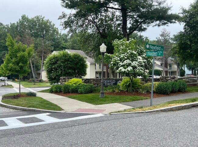 Building Photo - 7 Thoreau Ct