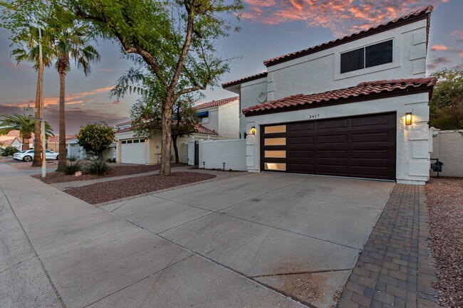 Building Photo - 4 bedroom Lakefront Property