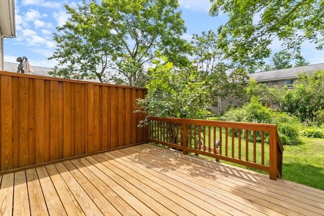 Building Photo - 114 Fieldstone Dr