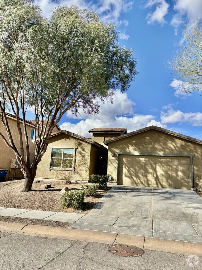 Building Photo - Sahuarita Beauty !