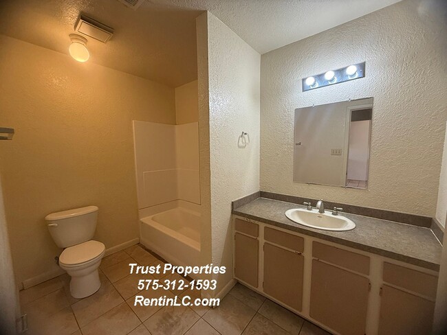 Building Photo - 472 Cll De Oro