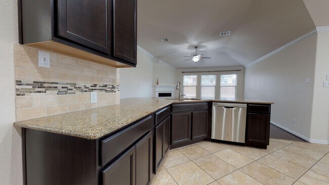 Building Photo - AMAZING 4 BEDROOM IN WHITE ROCK ESTATES FR...