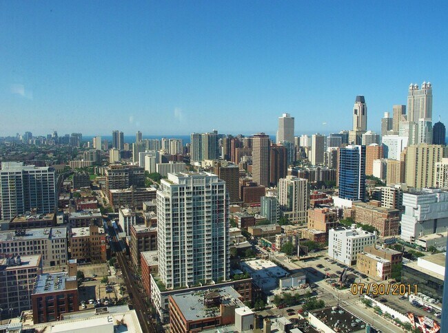 Building Photo - 303 W Ohio St