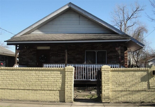 Primary Photo - 107 Altic St