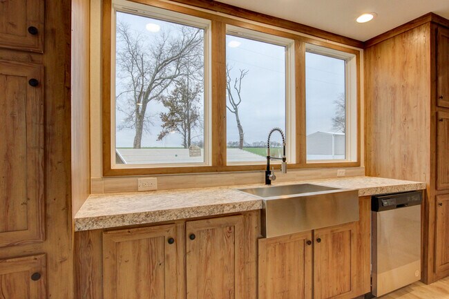 Building Photo - 295 Seays Rd