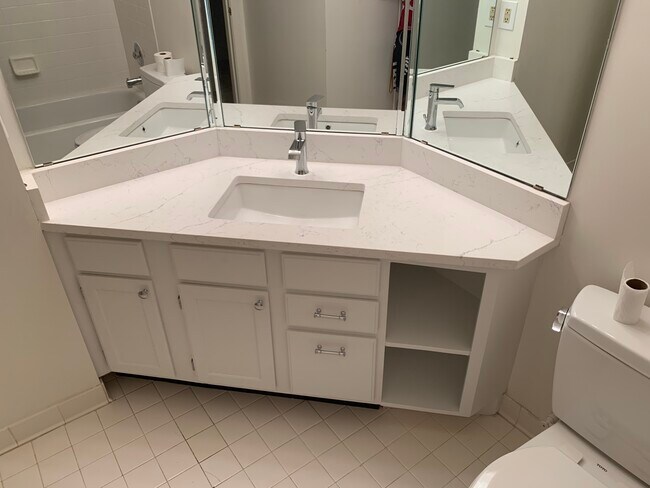 Building Photo - 14303 Grape Holly Grove