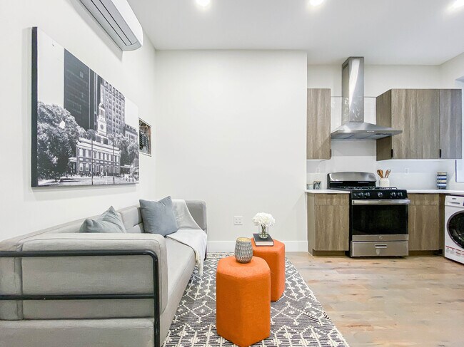 Building Photo - 1908 Pine St