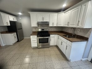 Building Photo - 128 S Main St