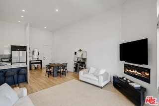 Building Photo - 118 S Kenwood St