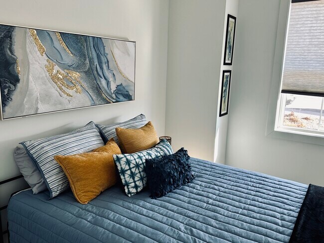 Building Photo - 704 Inspiration Blvd