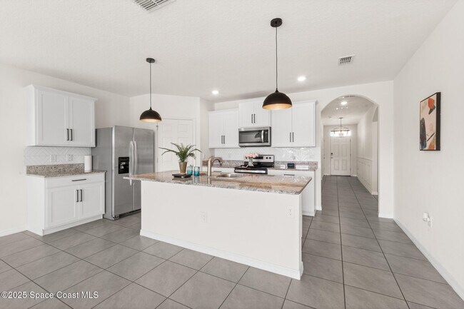 Building Photo - 1854 Capital Dr