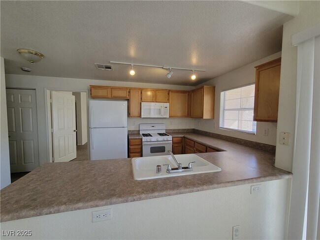 Building Photo - 3822 Ormond Beach St