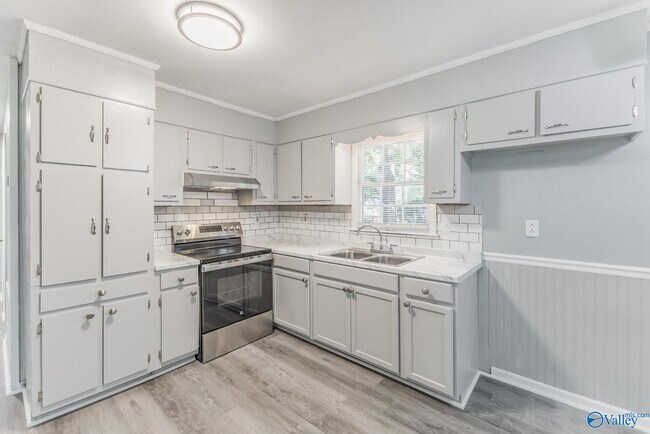 Building Photo - 4808 Bluehaven Dr NW
