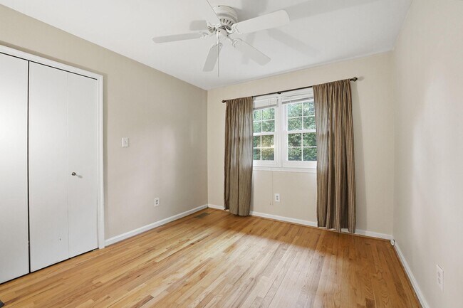 Building Photo - 4804 King Richard Dr