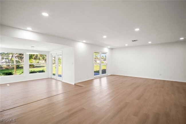 Building Photo - 4293 Island Cir