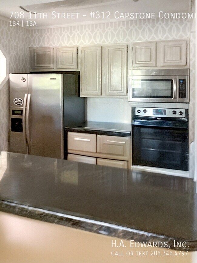 Building Photo - 708 11th St