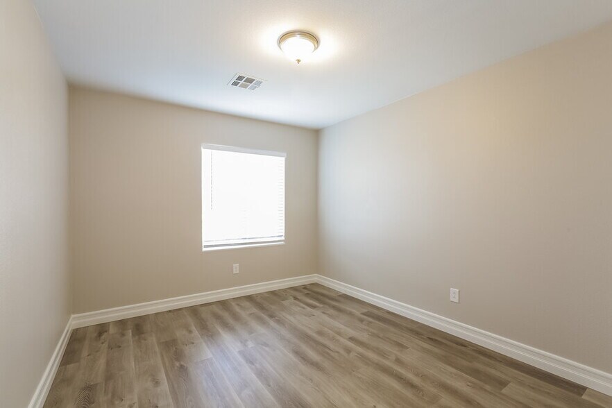 Building Photo - 9245 Lowery Point Ct