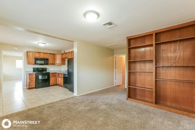 Building Photo - 3305 W Pierson, Phoenix, AZ 85017