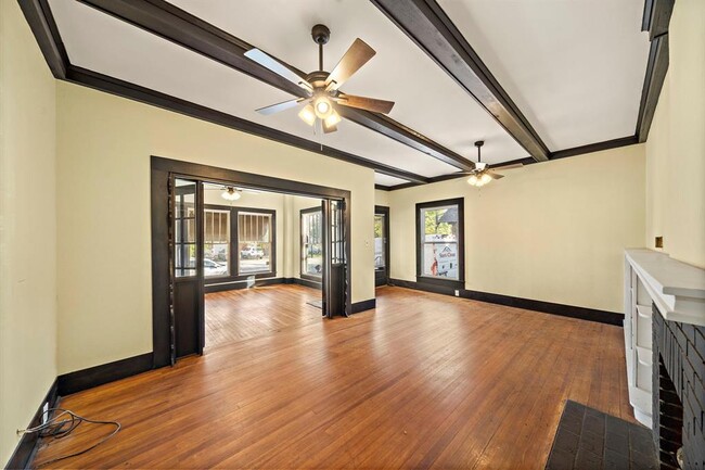 Building Photo - 811 Sul Ross St