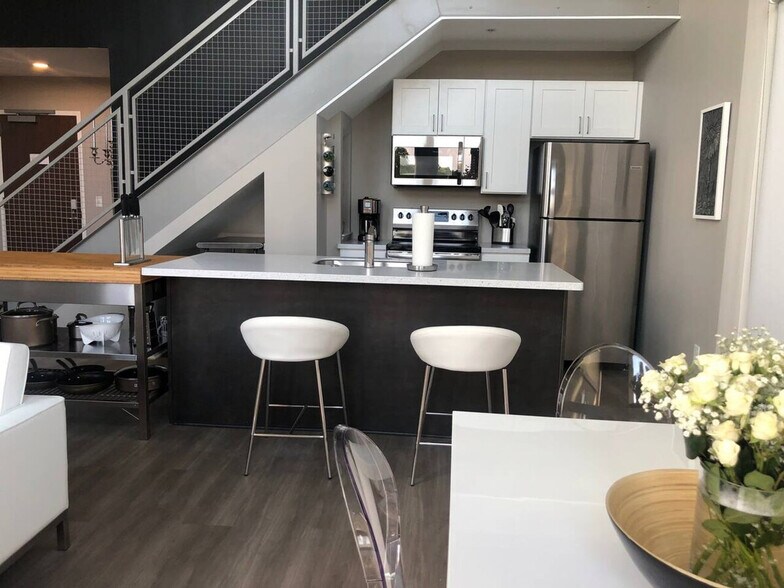 Building Photo - 630 S Goodman St