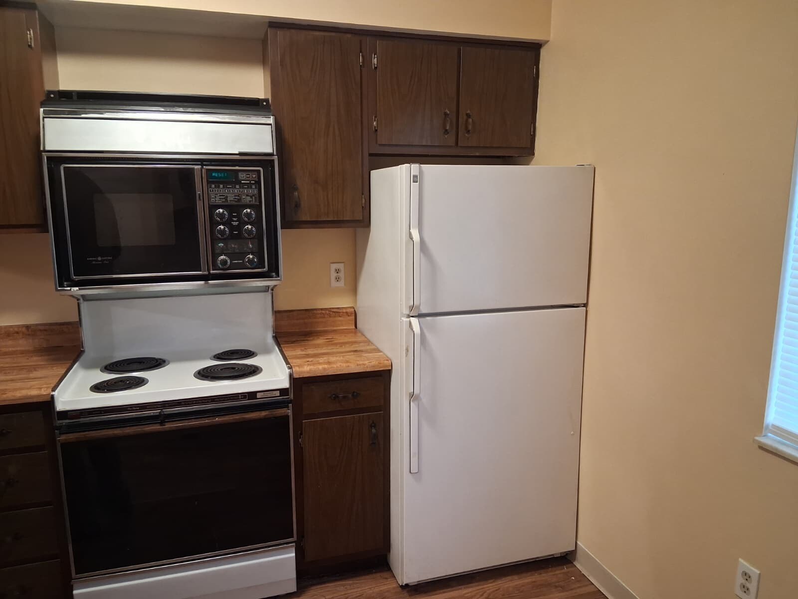 Building Photo - 2275 N Cable Rd