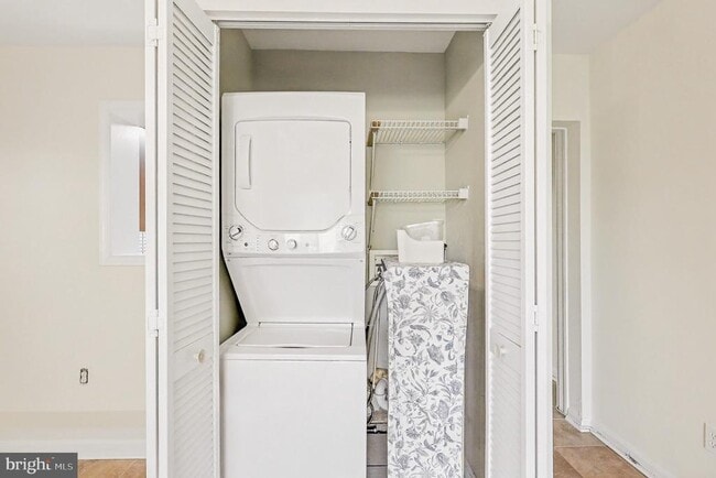 Building Photo - 5838 Fifer Dr