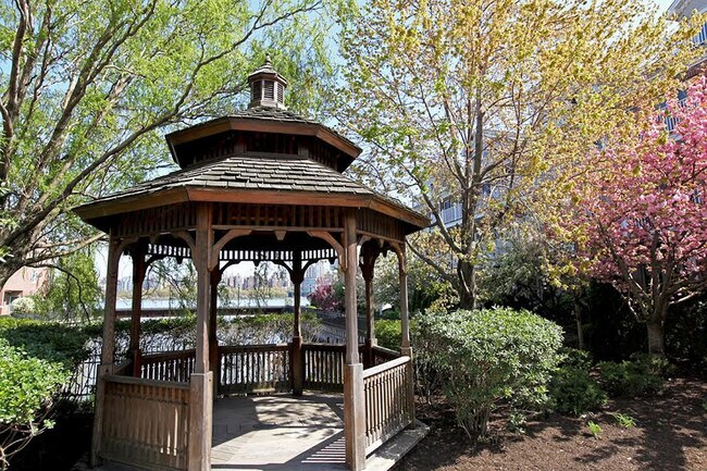 Building Photo - 360 Oswego Ct