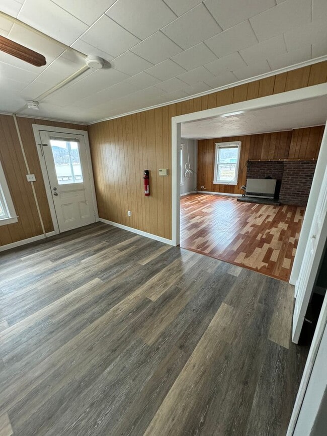 Building Photo - 26-28 Route 7 North, Unit 101