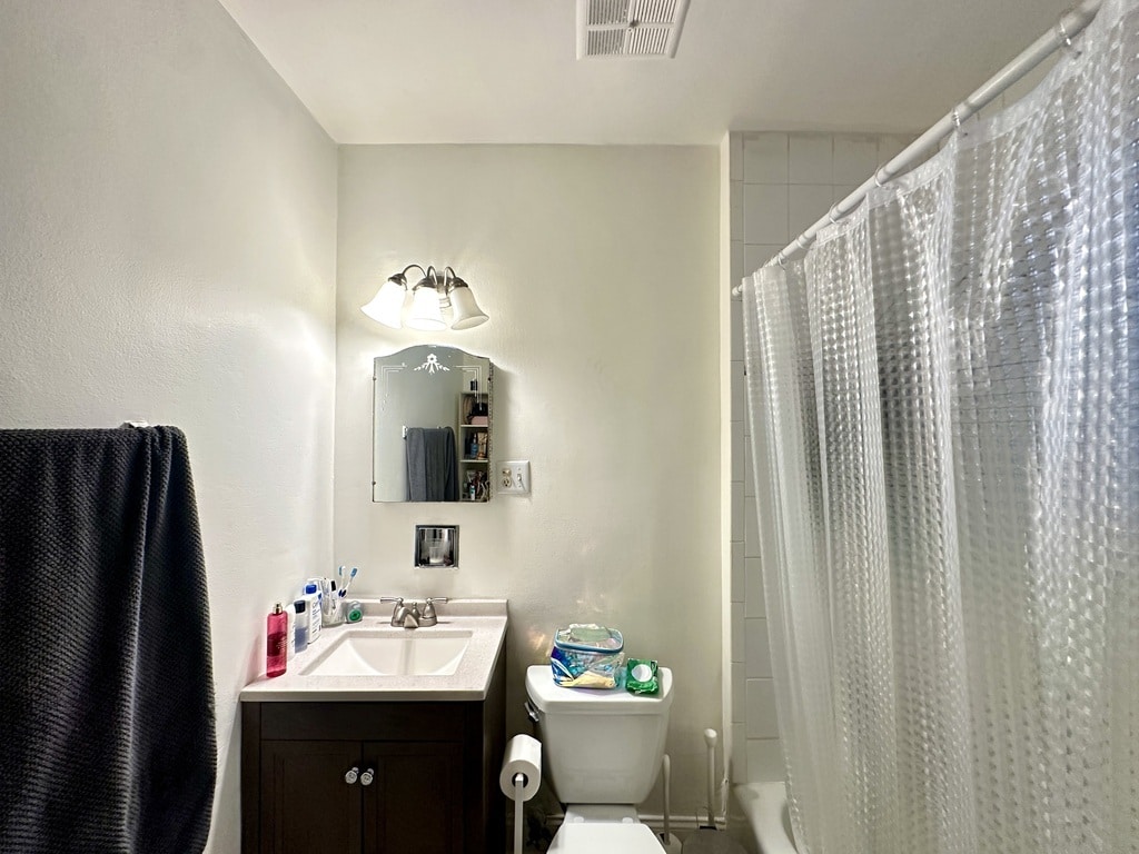 Building Photo - 1222 W Grace St