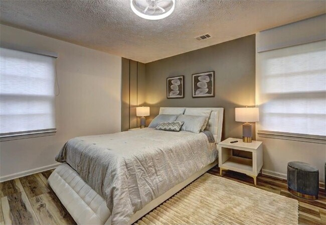 Building Photo - 457 Castleaire Dr SW