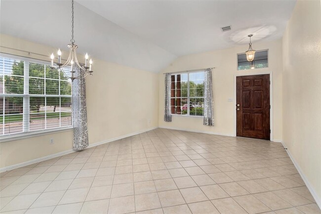 Building Photo - 390 Clarence Ct