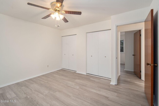 Building Photo - 4 Sugarbush Rd