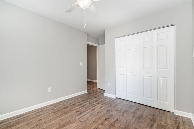 Building Photo - 10701 Houck Dr
