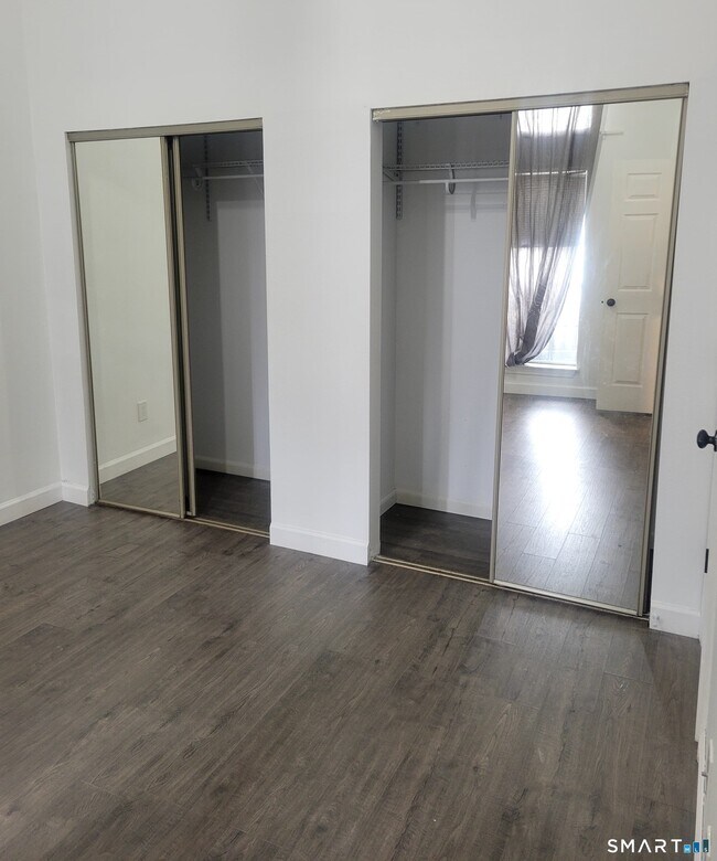 Building Photo - 211 Carriage Crossing Ln