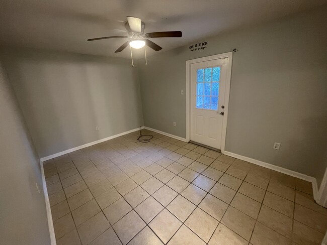 Building Photo - 7047 Meadow Park Ave