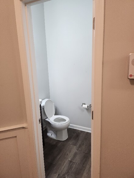 Building Photo - 401 Durants Neck Ln