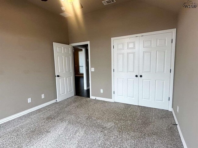 Building Photo - 5016 Southfork Dr