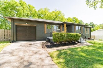Building Photo - 525 Mauldeth Rd