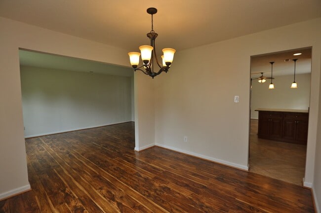 Building Photo - Ranch Home - Backs to Community Pool & Playgrounds - Pet-Friendly - Available 06-23-26!